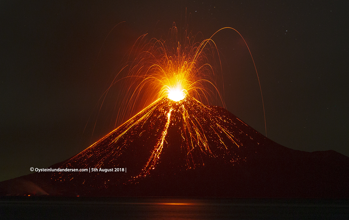 Krakatau volcano eruption explosion august 2018 strombolian indonesia lava-flow