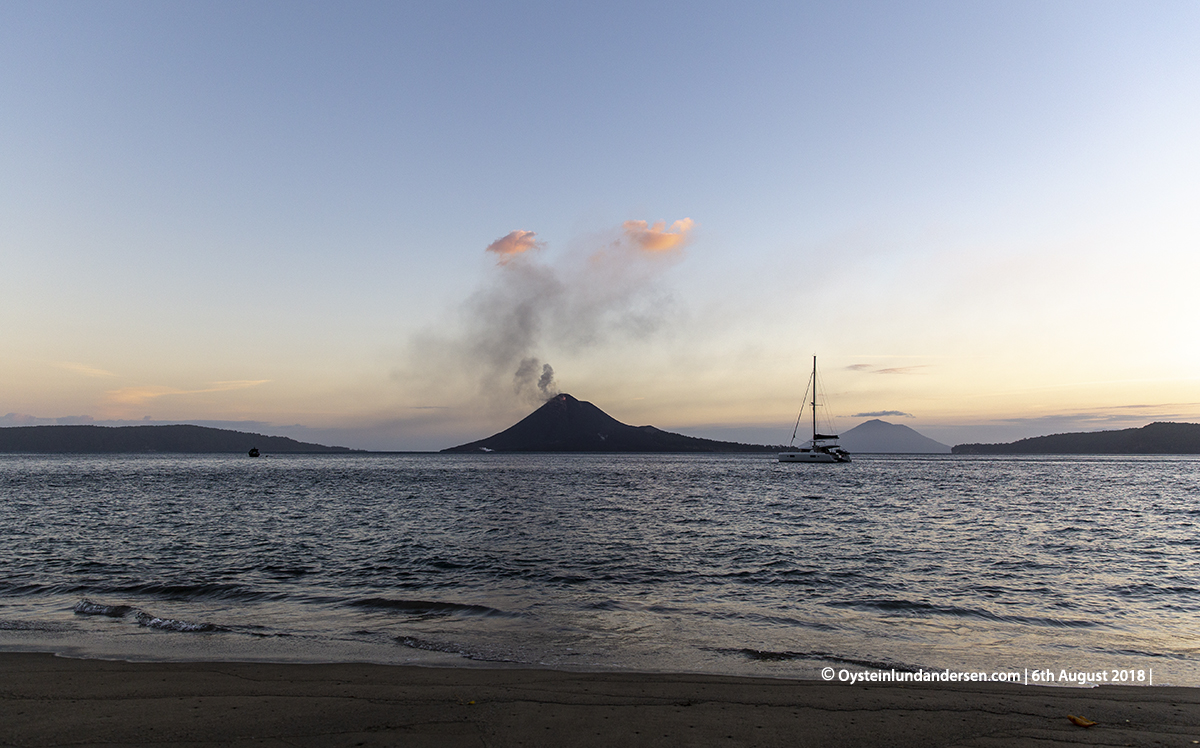 Krakatau volcano eruption explosion august 2018 strombolian indonesia lava-flow