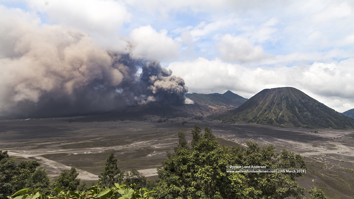 Bromo eruption march 2019 tengger drone