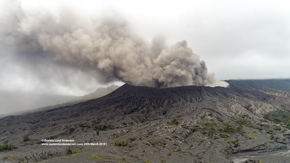 Bromo eruption march 2019 tengger drone