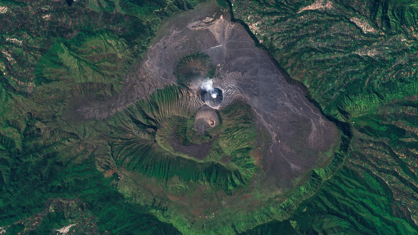 Спутниковые снимки Индонезия вулкан