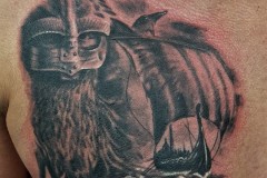 Wikingertattoo auf dem Brust