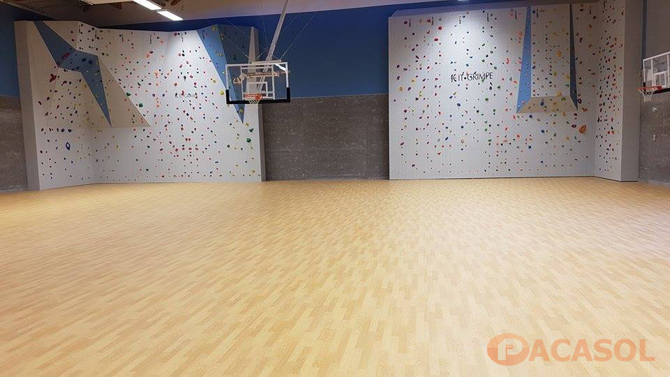 Pose d'un revêtement de sol sportif Taraflex Sport M Performance Confort dans le gymnase du Collège Jean Giono à Marseille - Pacasol