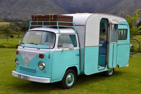 Bygga ihop husvagn och Volkswagenbuss till husbil