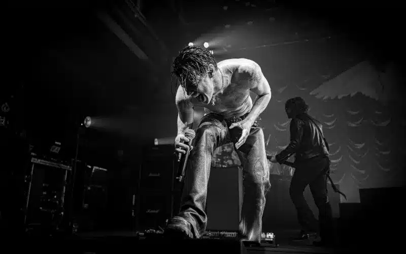 Yungblud erklärt im Howard Stern Interview, warum Rockmusik stärker denn je ist
