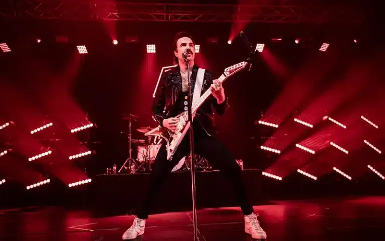 Royal Republic verwandeln die Wagenhallen Stuttgart in ein Neon Rock Spektakel