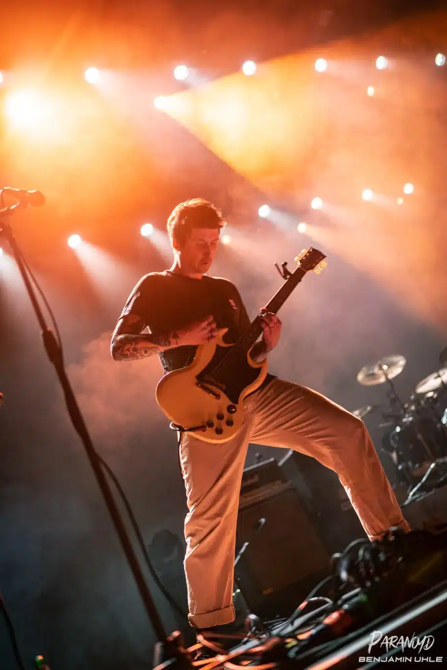 Fjørt im Scheinwerferlicht beim Konzert in Wiesbaden © Benjamin Uhle