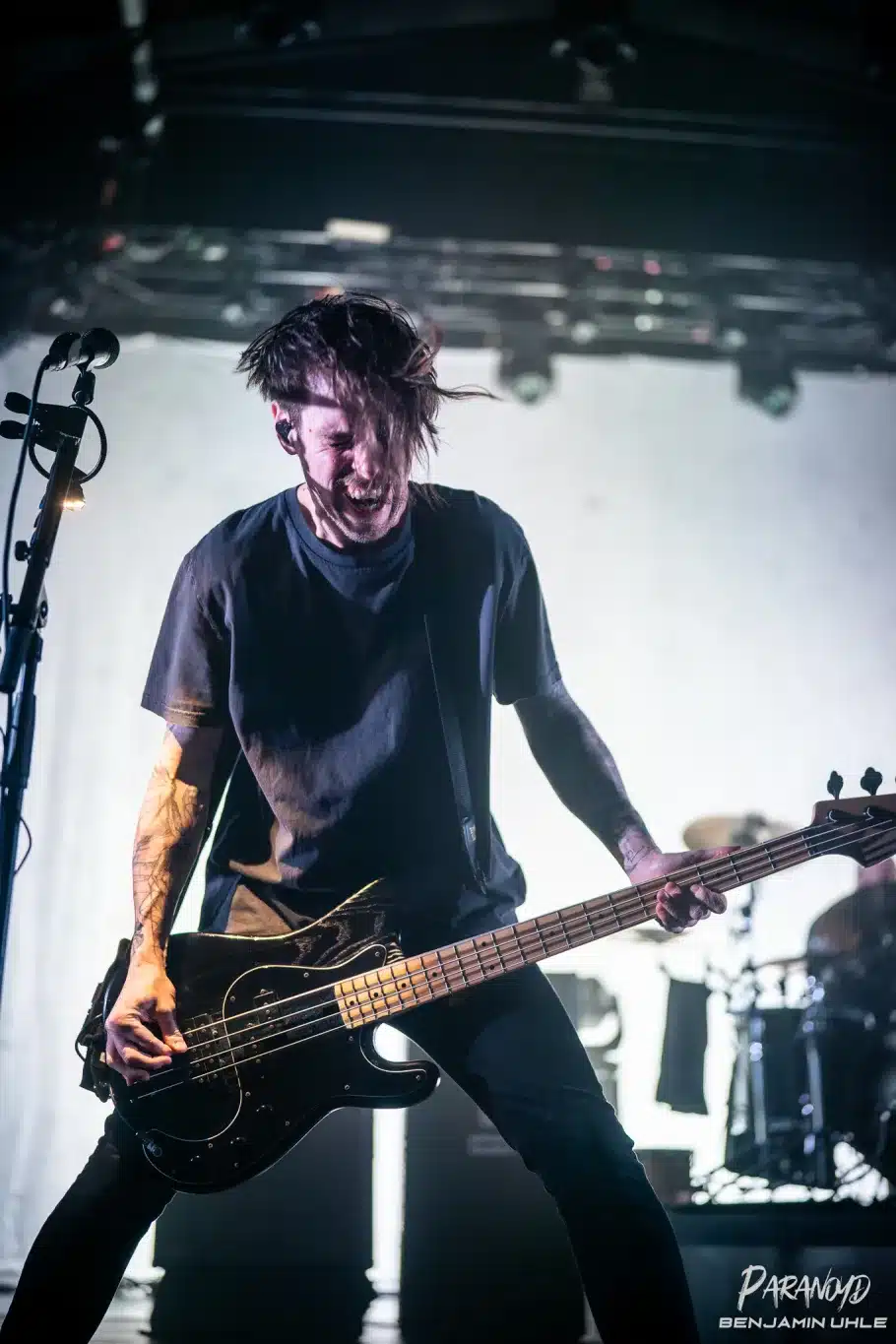 Fjørt bei der Show im Scheinwerferlicht beim Konzert in Wiesbaden © Benjamin Uhle