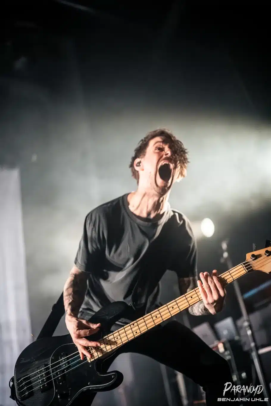 Fjørt im Scheinwerferlicht beim Konzert in Wiesbaden © Benjamin Uhle