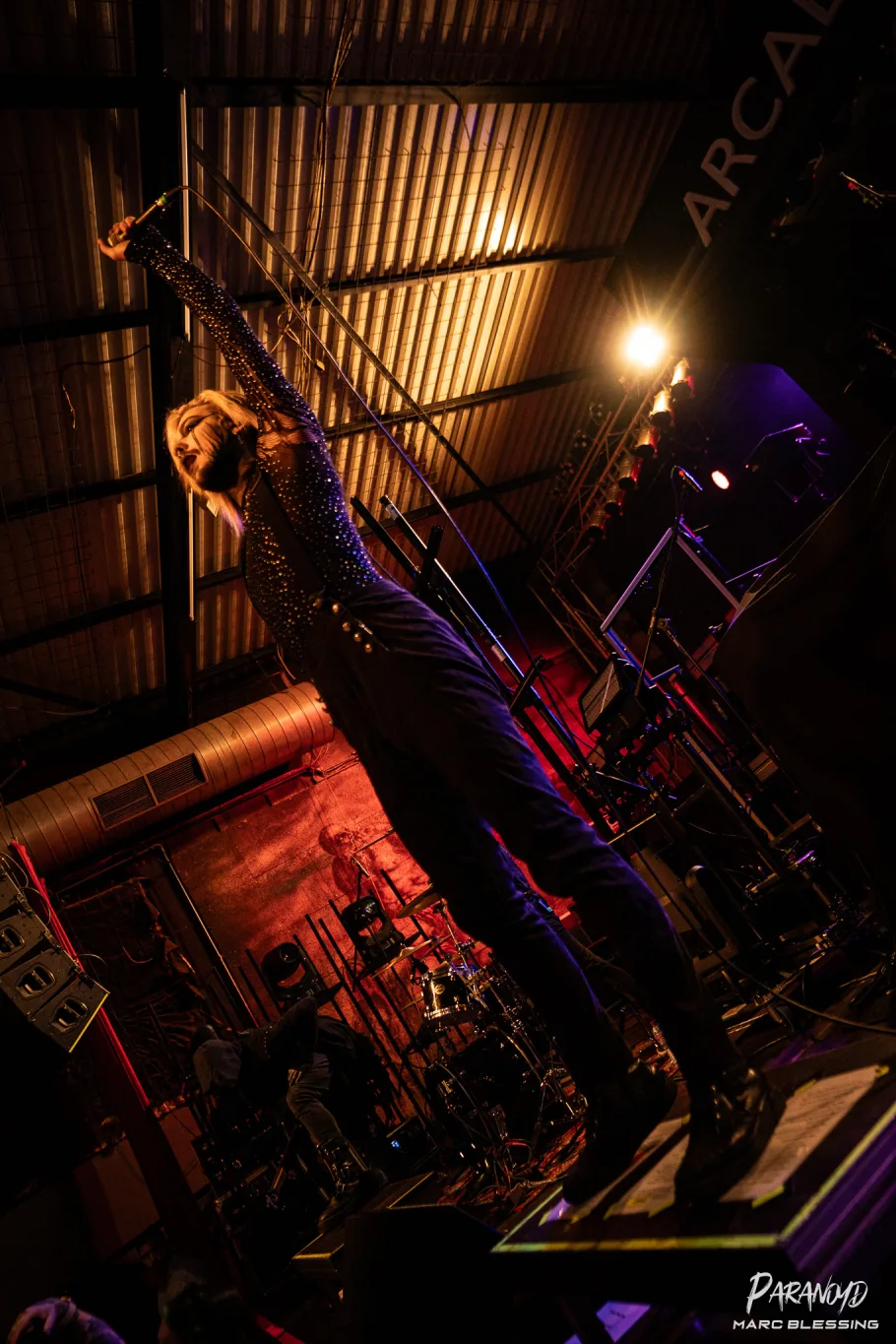 Smash Into Pieces im Scheinwerferlicht beim Konzert © Marc Blessing