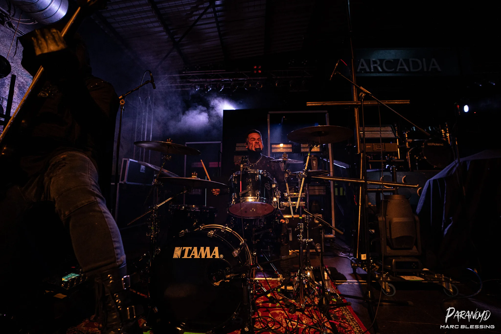 Smash Into Pieces im Scheinwerferlicht beim Konzert © Marc Blessing