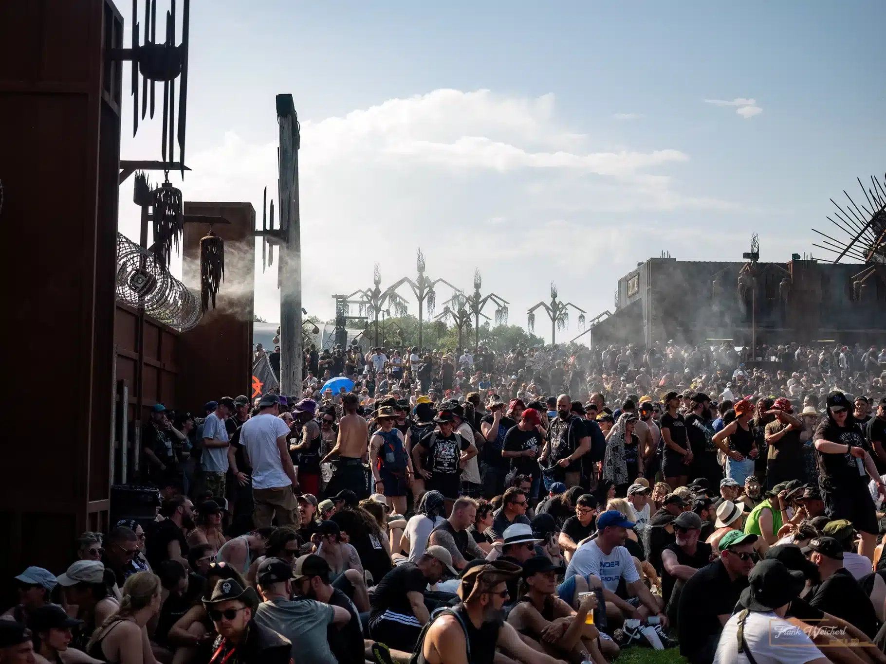 Hellfest bei der Show im Scheinwerferlicht © Marc Blessing