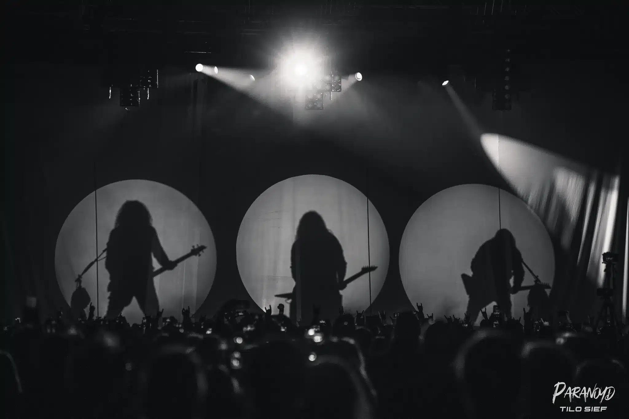 Kreator im Scheinwerferlicht beim Konzert in Essen © Tilo Sief