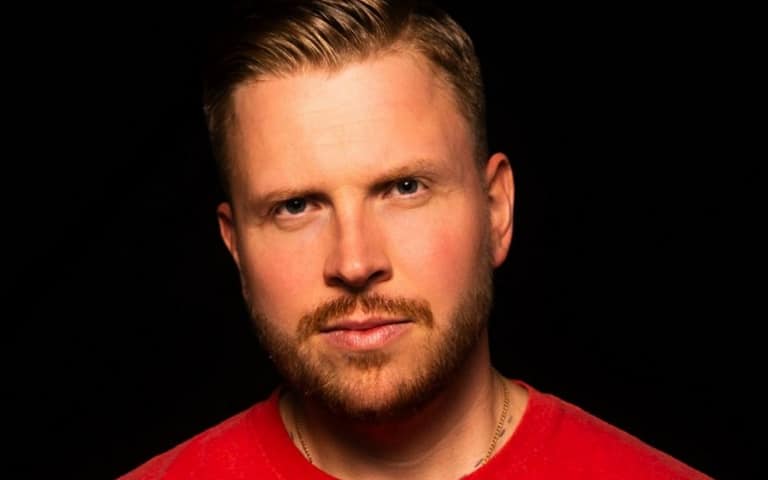 Finch kündigt mit „Intro“ sein neues Album an