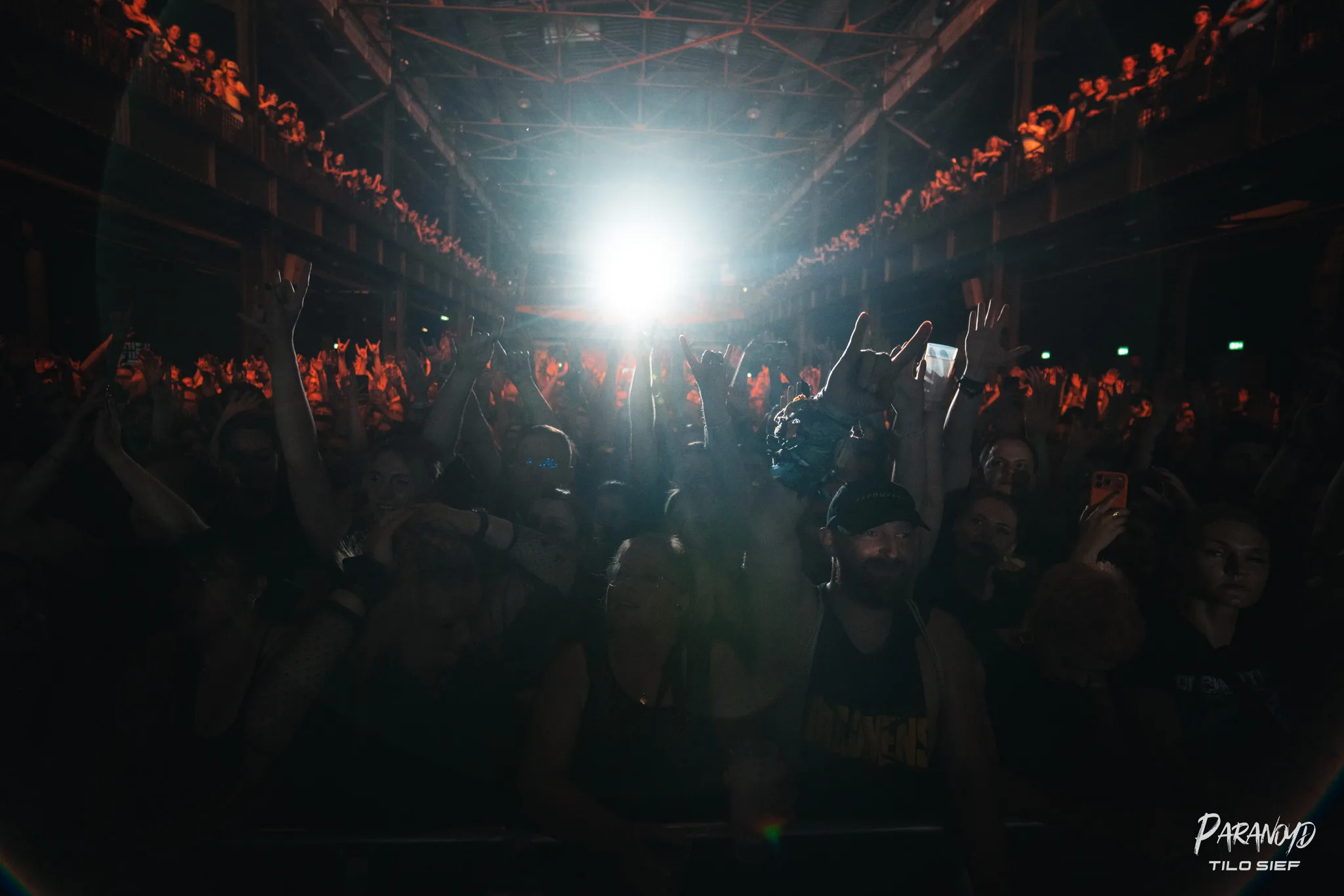 Hexenkessel live auf der Bühne beim Konzert in Köln © Tilo Sief