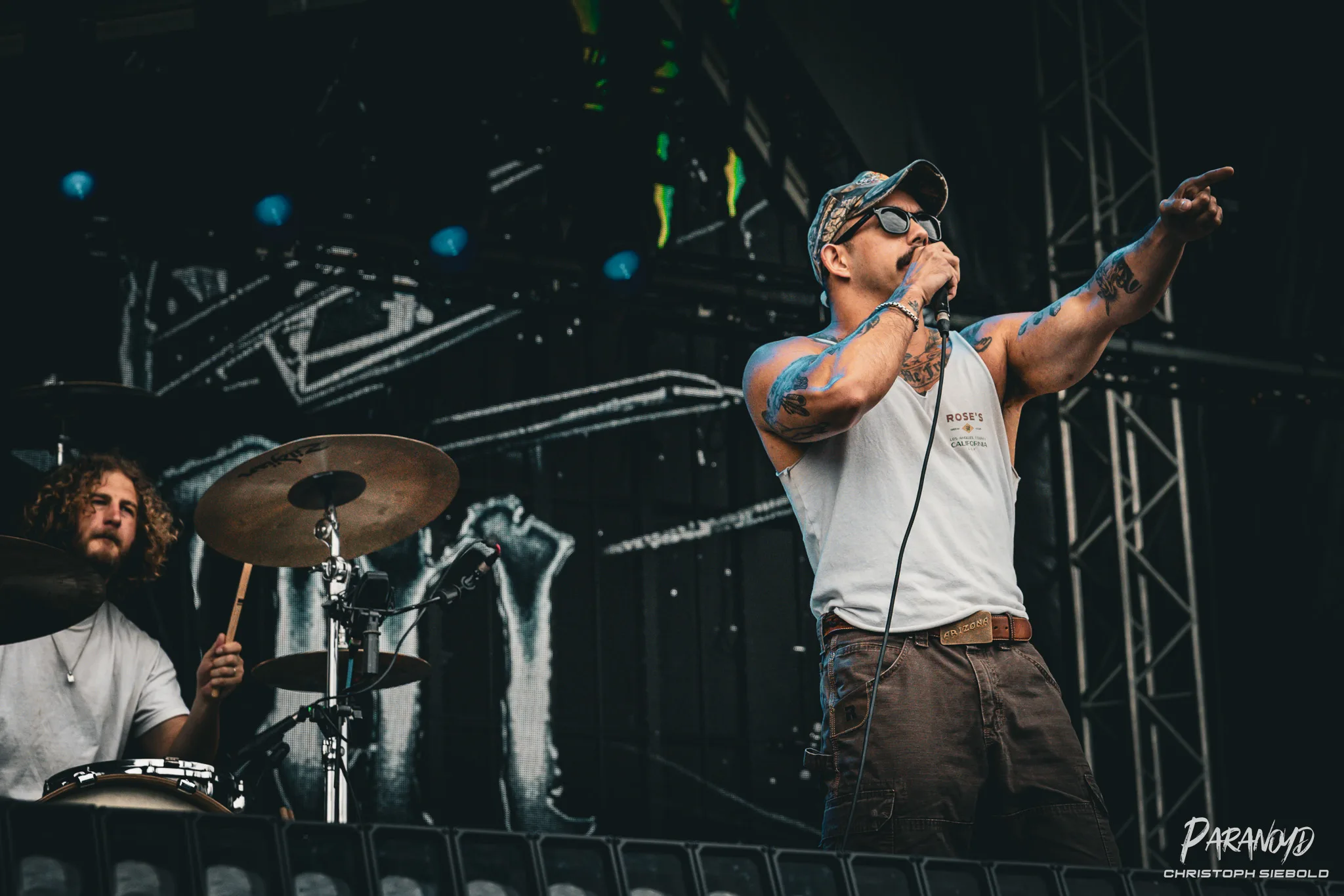 Broken Summer Festival bei der Show im Scheinwerferlicht © Christoph Siebold