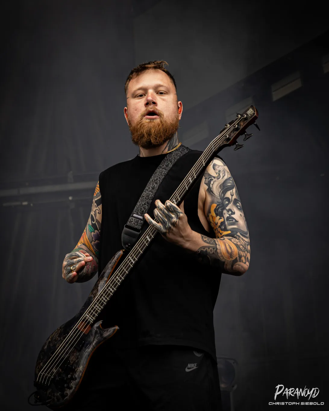 Broken Summer Festival bei der Show im Scheinwerferlicht © Christoph Siebold