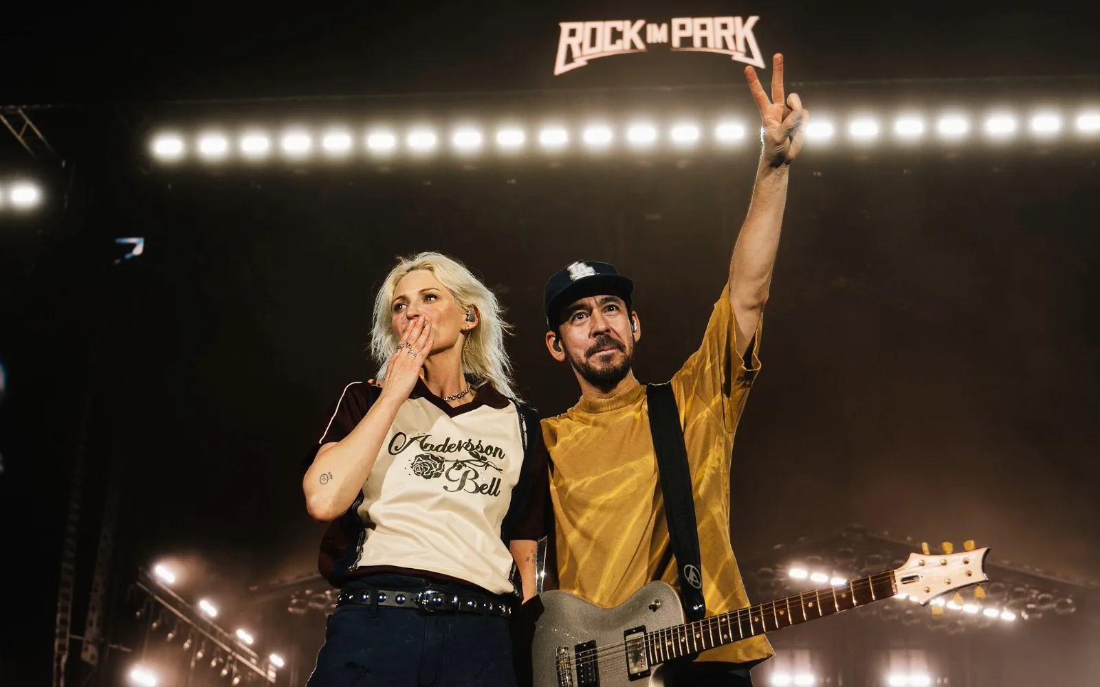 Linkin Park im Scheinwerferlicht beim Konzert beim Konzert in Park © Constantin Greif