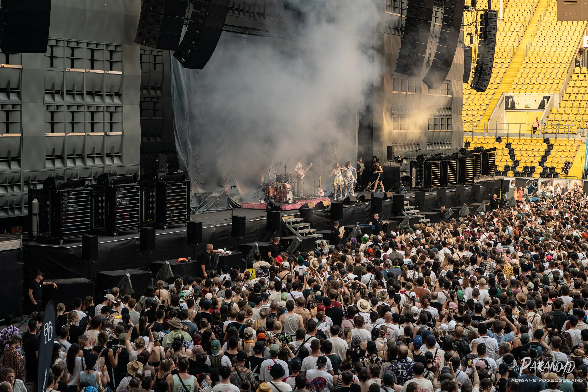 Kraftklub vor begeistertem Publikum beim Konzert in Dresden © Adriane Vogelgesang