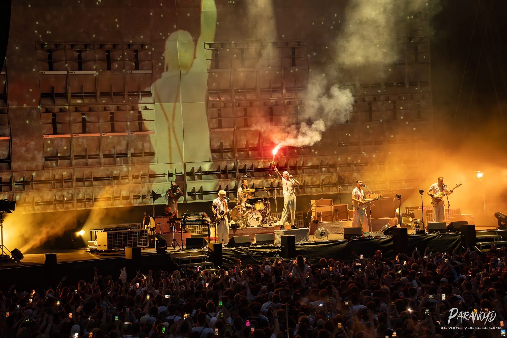 Kraftklub vor begeistertem Publikum beim Konzert beim Konzert in Dresden © Adriane Vogelgesang