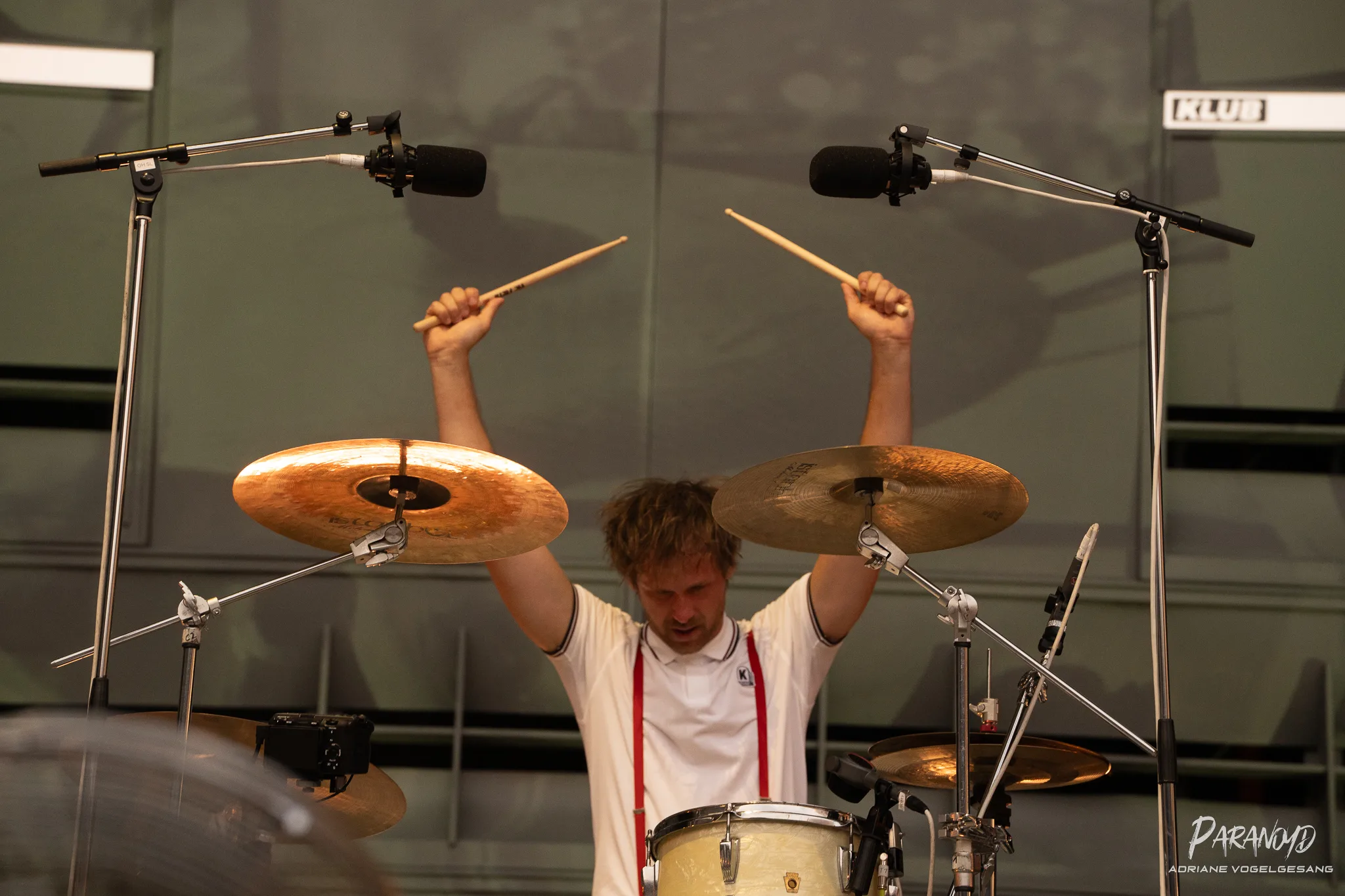 Kraftklub im Scheinwerferlicht beim Konzert in Dresden © Adriane Vogelgesang