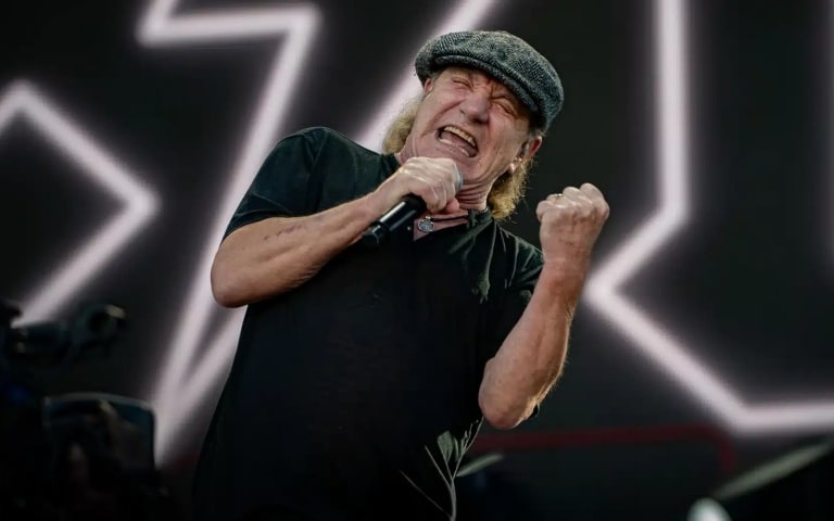 Brian Johnson live auf der Bühne beim Konzert © Marc Blessing
