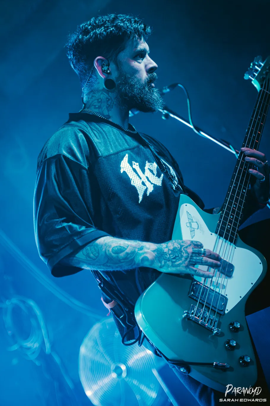 Bury Tomorrow im Scheinwerferlicht beim Konzert beim Konzert in Karlsruhe © Sarah Edwards
