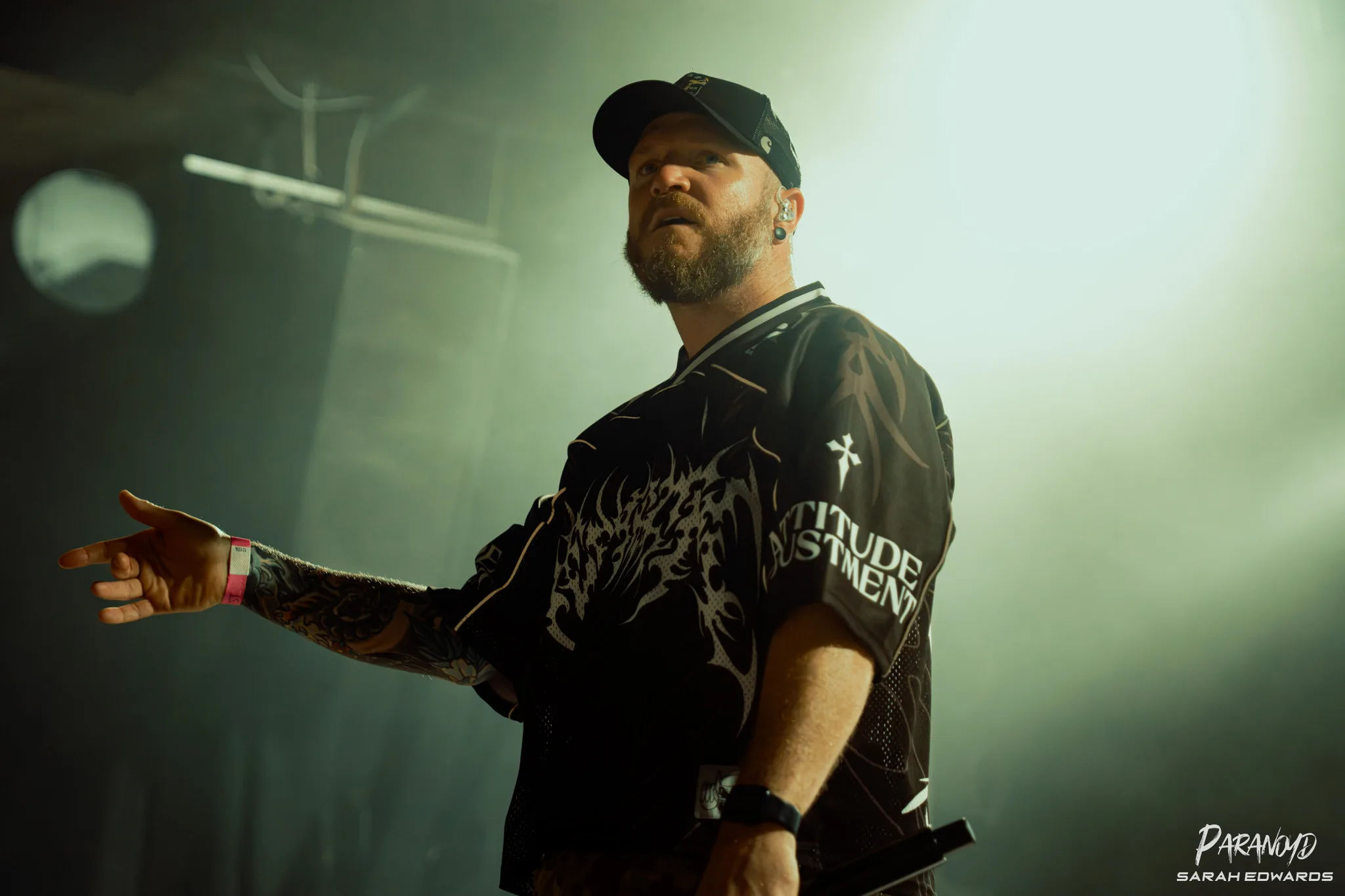 Bury Tomorrow bei der Show im Scheinwerferlicht beim Konzert in Karlsruhe © Sarah Edwards