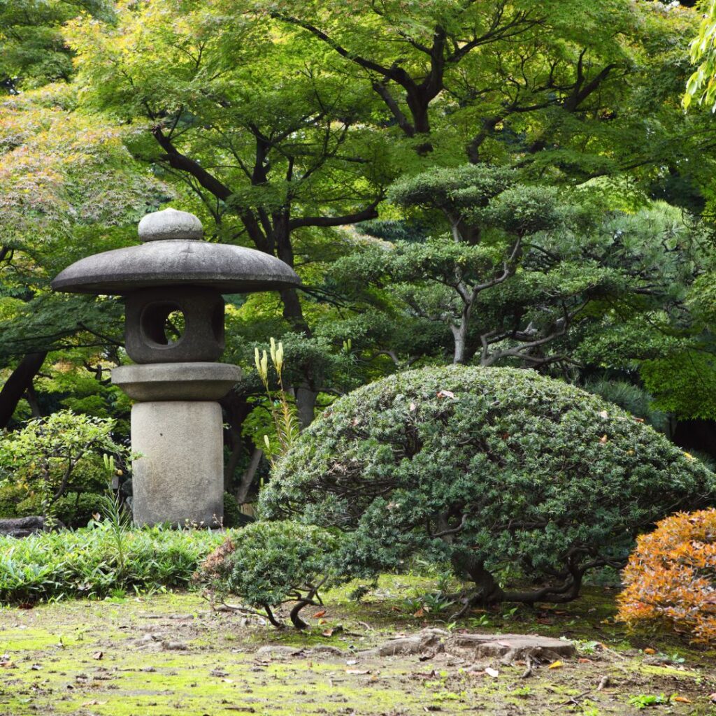 Japansk zen-trädgård Japansk zen-trädgård som ger en unik känsla till Sensai parfym och doft.