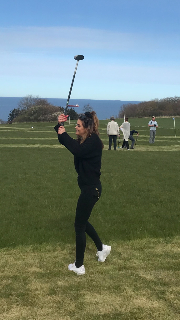 Parkgolf på Bornholm - Nadia Lynghus Frandsen spiller Parkgolf