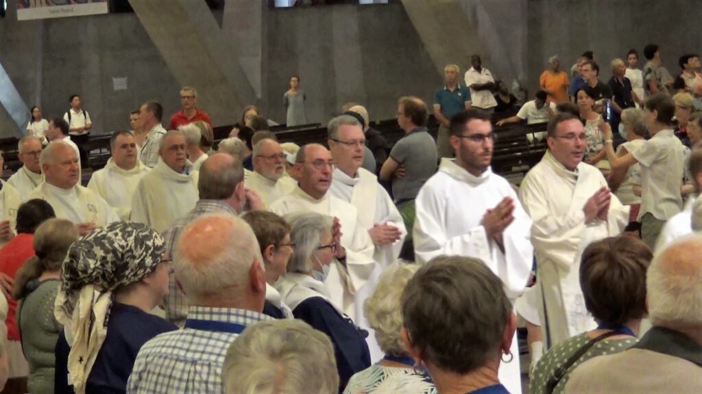 Dimanche 17 juillet : La messe Internationale