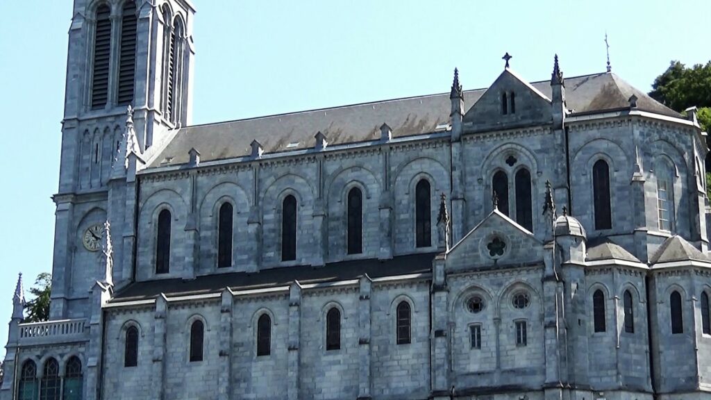 Dimanche 17 juillet : Le chapelet à la Grotte et dépôt des intentions des paroissiens de notre Unité à la Grotte de Massabielle.