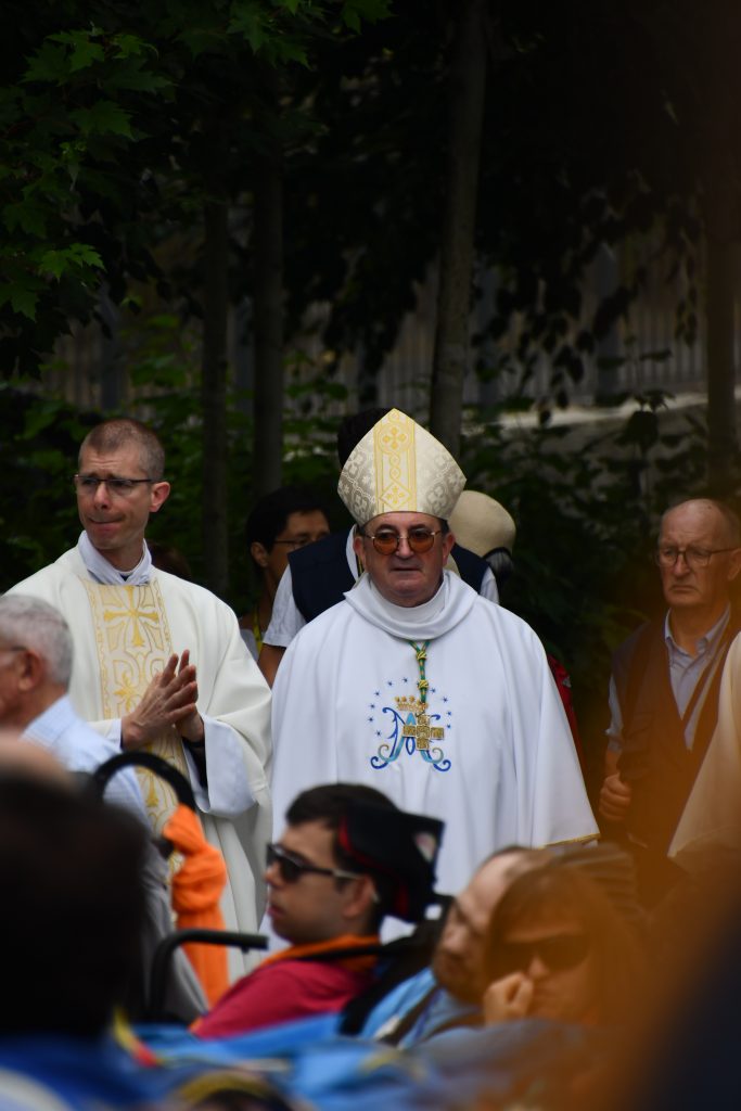 Les UP de Mouscron & des 5 Clochers à Lourdes, 19 juillet 2024 - La Messe à La Grotte