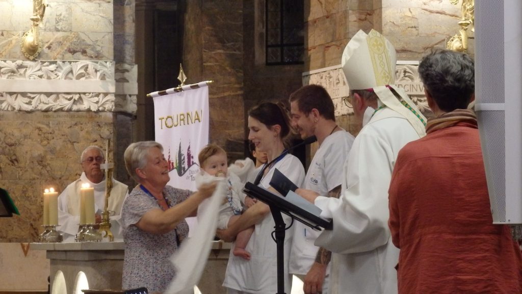 Les UP de Mouscron & des 5 Clochers à Lourdes, 22 juillet 2024 - Célébration d'envoi, jubilaires, baptême et dépôt des cierges