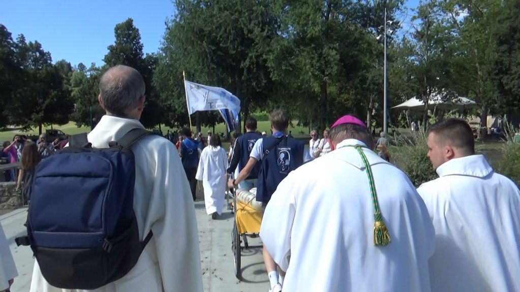 Les UP de Mouscron & des 5 Clochers à Lourdes, 22 juillet 2024 - Célébration d'envoi, jubilaires, baptême et dépôt des cierges