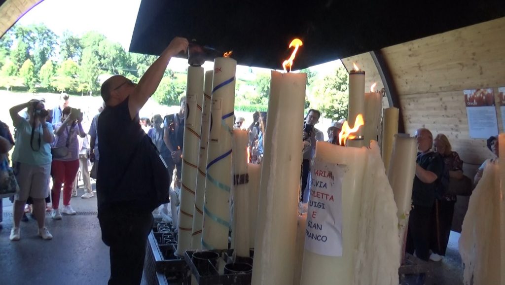 Les UP de Mouscron & des 5 Clochers à Lourdes, 22 juillet 2024 - Célébration d'envoi, jubilaires, baptême et dépôt des cierges