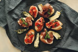 Read more about the article Sådan skaber du en uforglemmelig madoplevelse for dine gæster