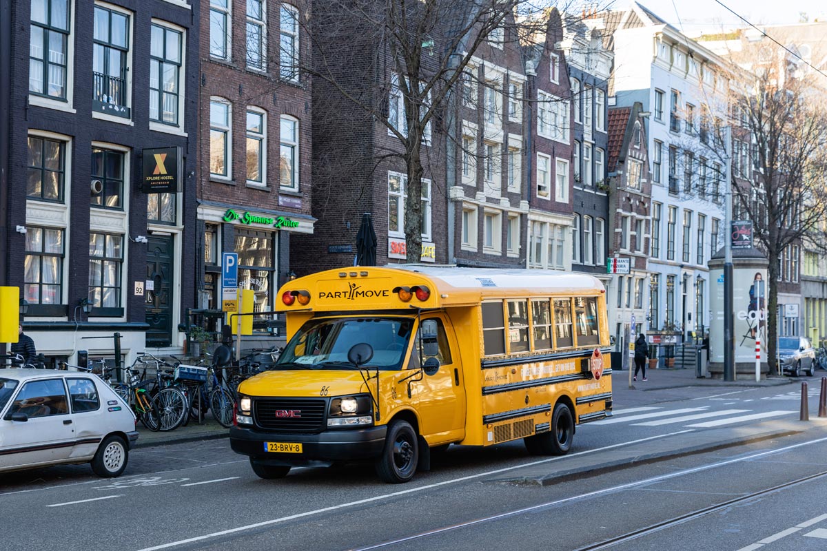 Partybus van Amsterdam | Partymove American Partybus voor 15 personen