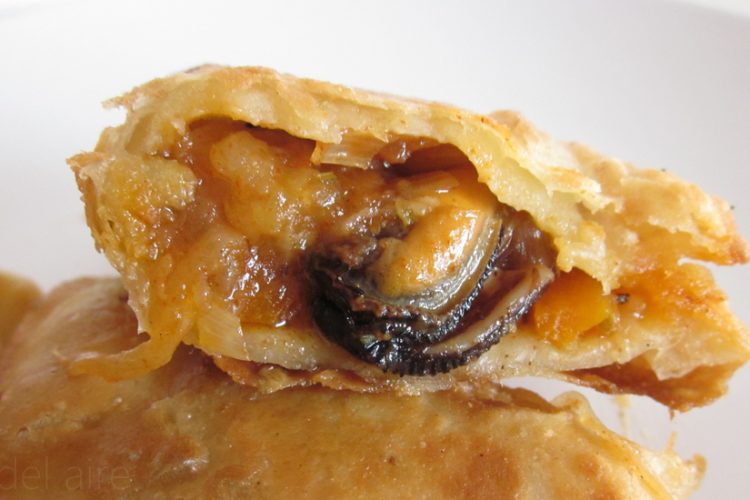 Empanadillas de mejillones en escabeche