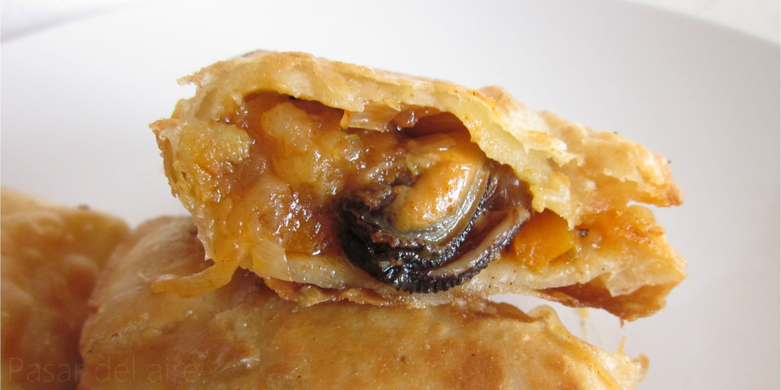 Empanadillas de mejillones en escabeche