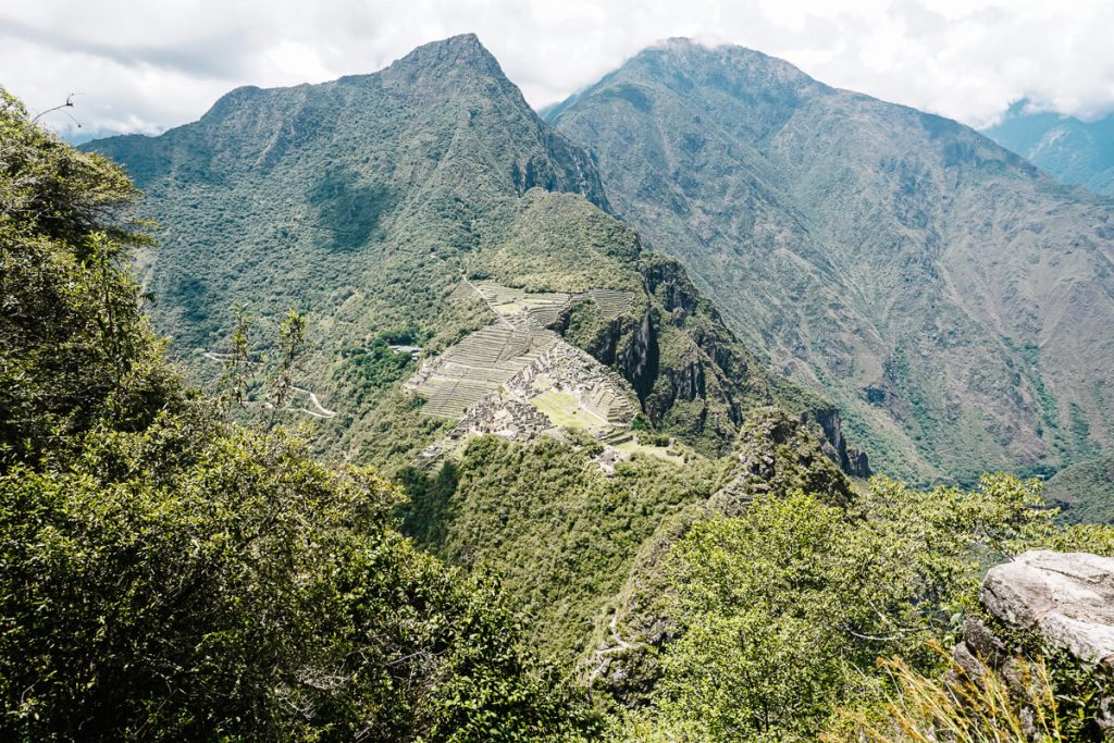 Een privégids neemt je heel vroeg mee naar een hoogtepunt tijdens deze rondreis door Peru: De verloren stad van de Inca's, Machu Picchu! 