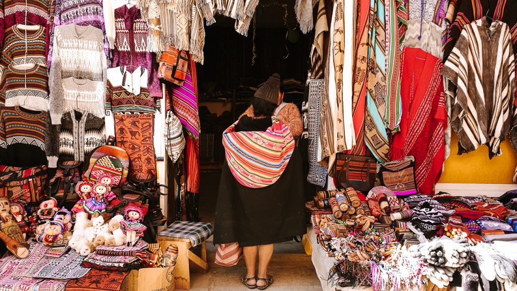 Tarabuco markt waar lokale mensen hun waar verkopen