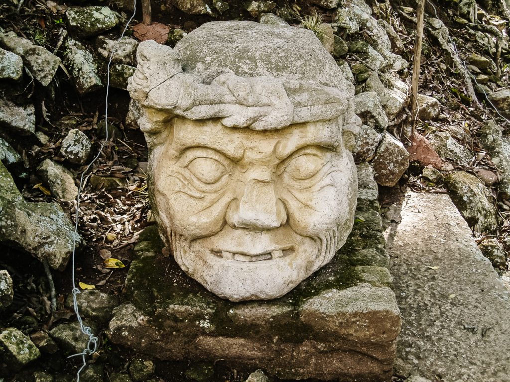 mayan statues copan