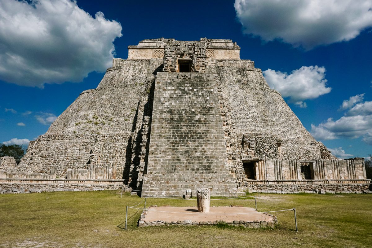 Maya tempel in Uxmal, bekend om de Puuc stijl.