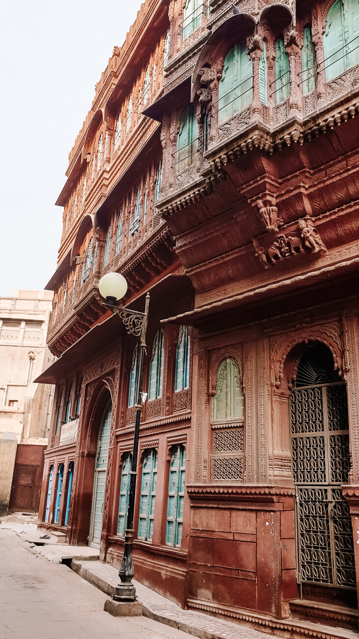 One of the best things to do when you go sightseeing in Bikaner India is to visit the haveli's.