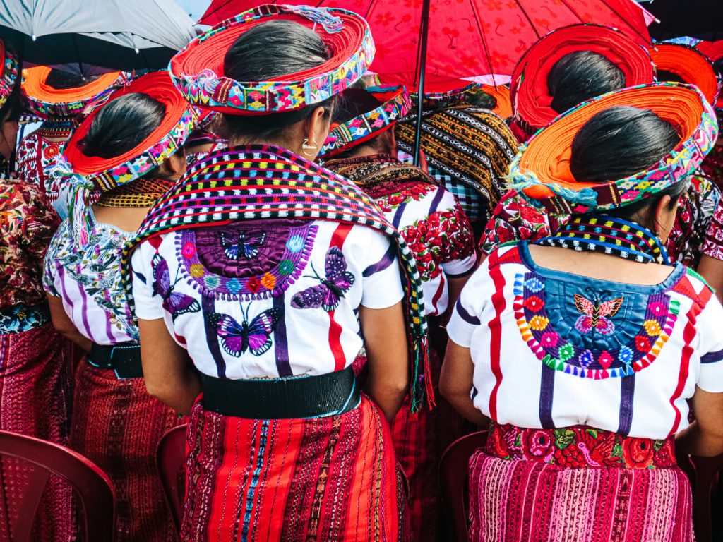 Vrouwen in klederdracht in Guatemala.