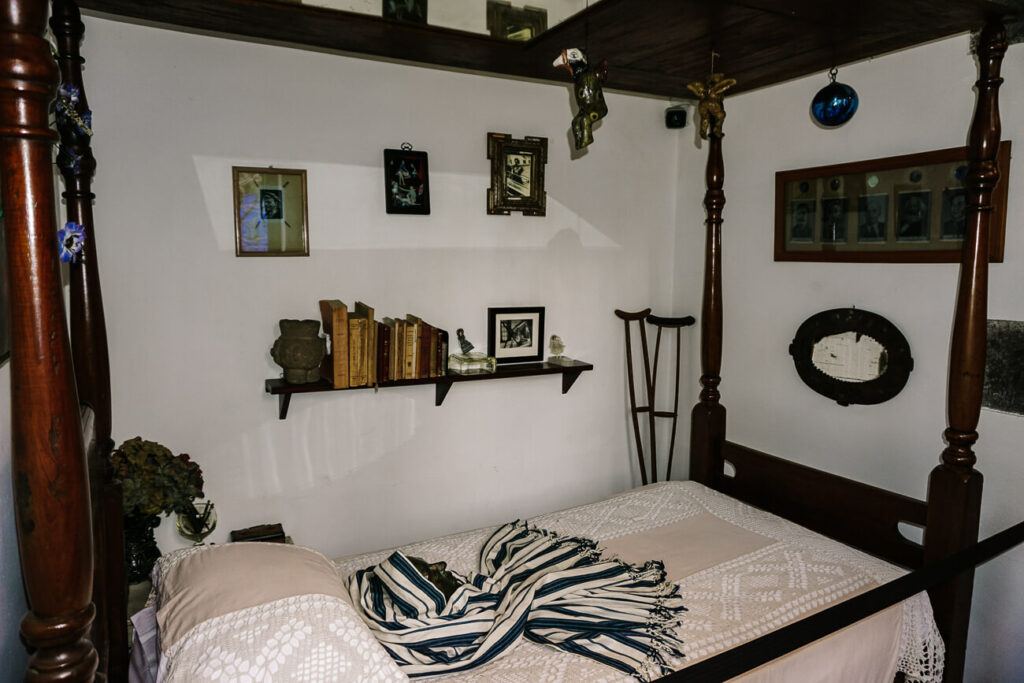 het bed van Frida Kahlo in Casa Azul