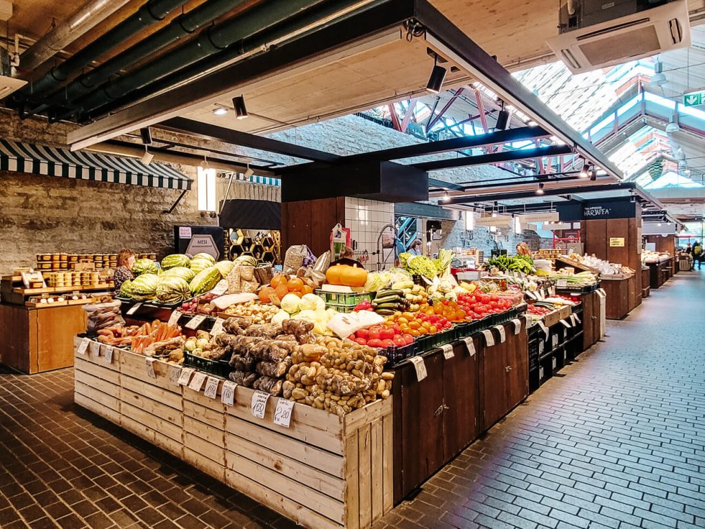 groente en fruit in Balti Jaama Turg – een hippe Foodmarkt in Kalamaja Tallinn