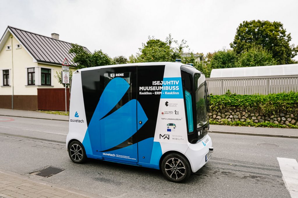 self driving bus in Tartu connecting two museums