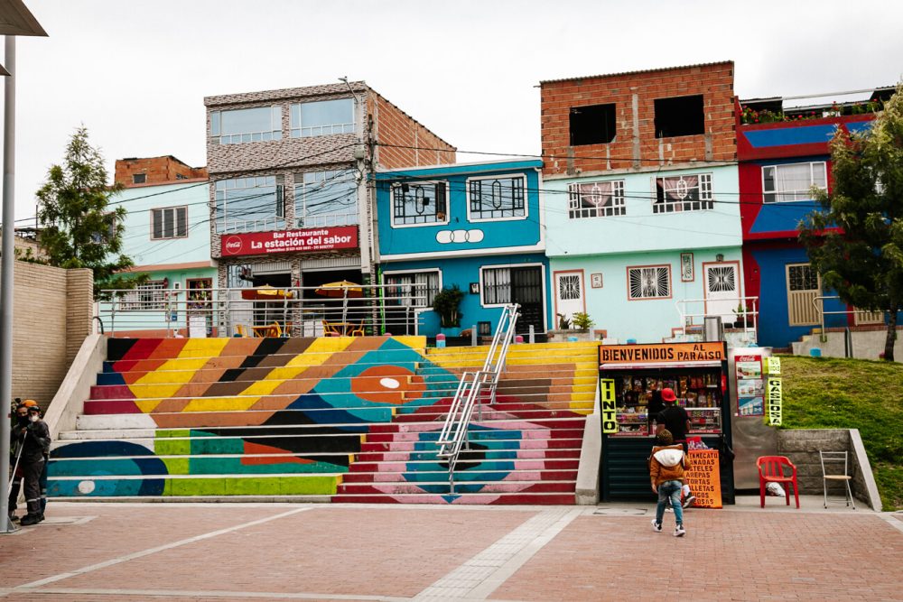 In Ciudad Bolivar in Bogota kun je een street art tour doen waarbij je meer leert over de kunstwerken, een van de leukste bezienswaardigheden.